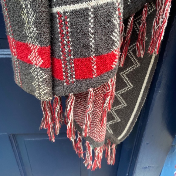 Billabong long vibrant Southwestern sweater with fringe - Picture 12 of 14